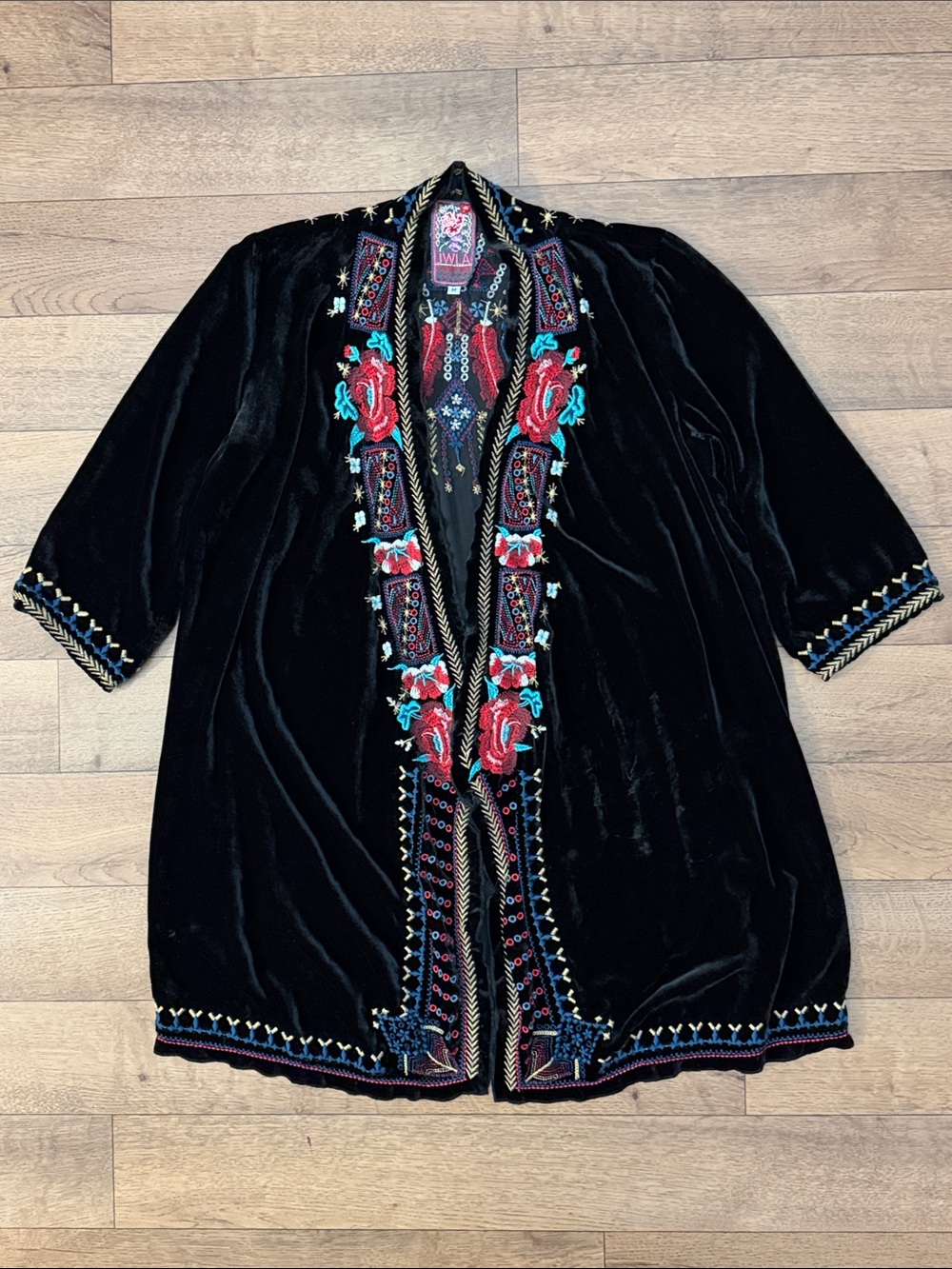 Johnny Was Size Medium JWLA Black Velvet Embroidered Floral Kimono Sweater M